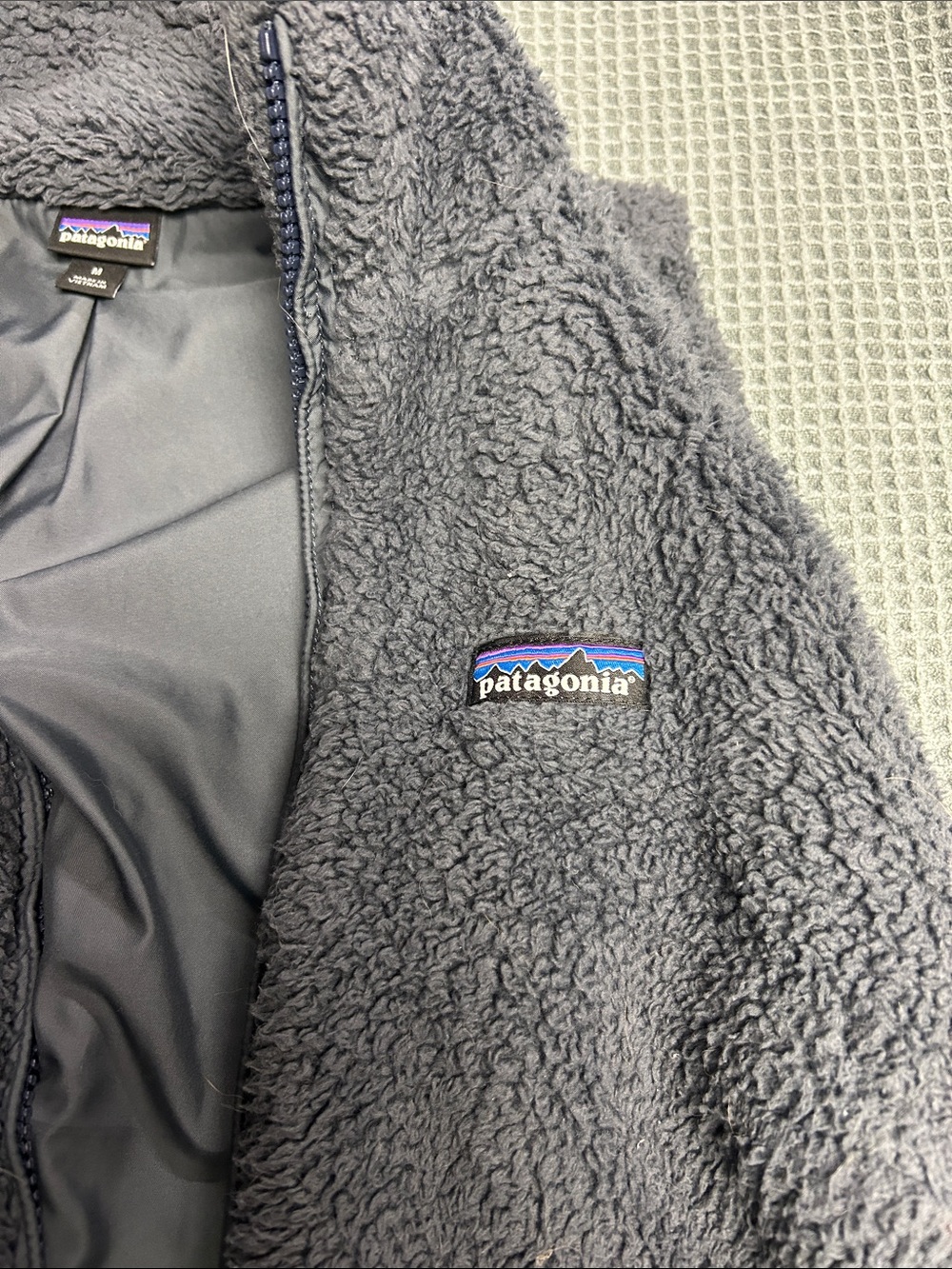 Patagonia Charcoal Gray Sherpa Fleece Vest - Picture 3 of 3